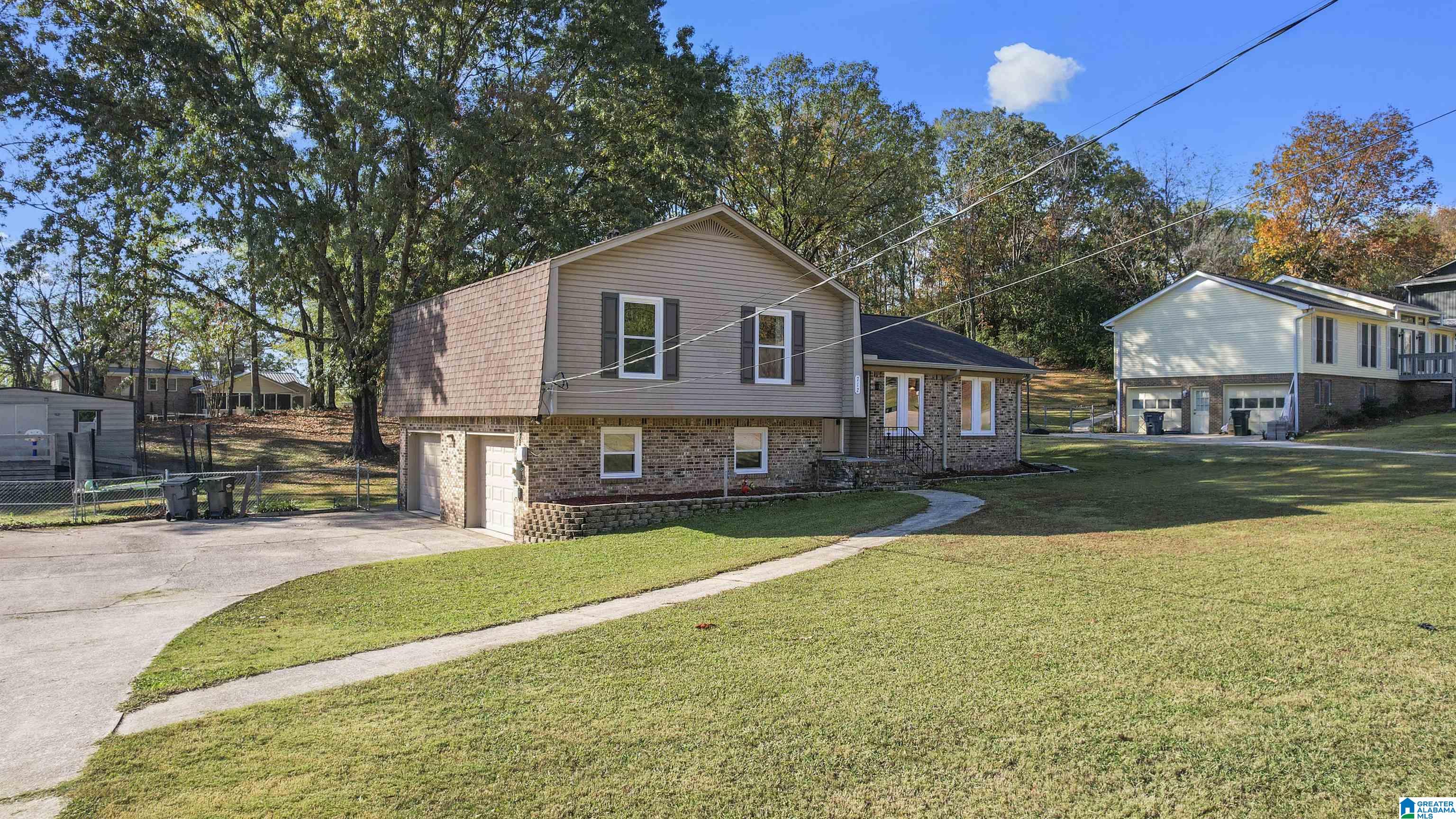 712 Wilderness Road Pelham, AL 35124 - Photo 3 of 32