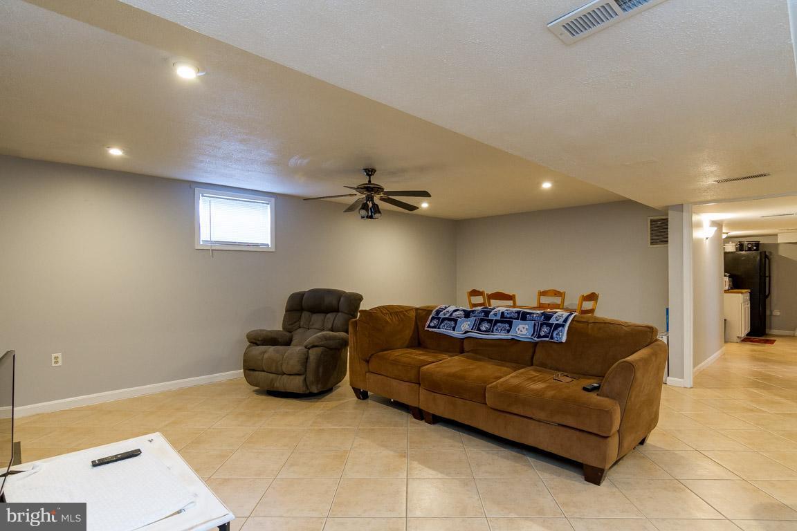 8507 Rugby Road Manassas, VA 20111 - Photo 22 of 29 Family Room