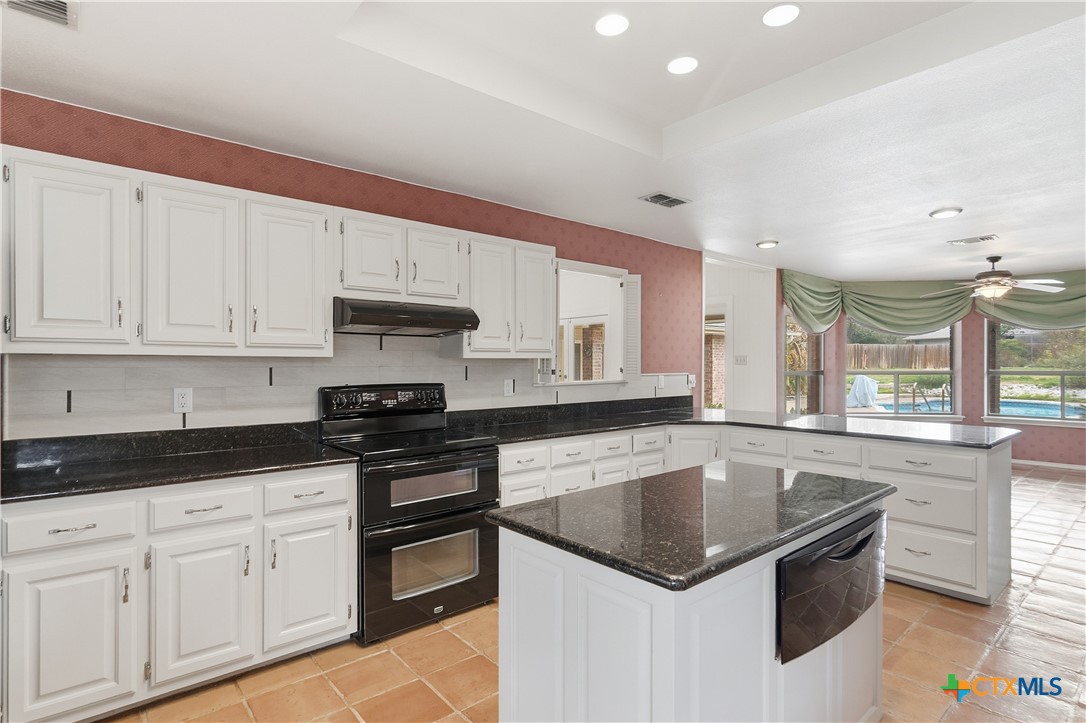 202 Wedgewood Seguin, TX 78155 - Photo 13 of 42