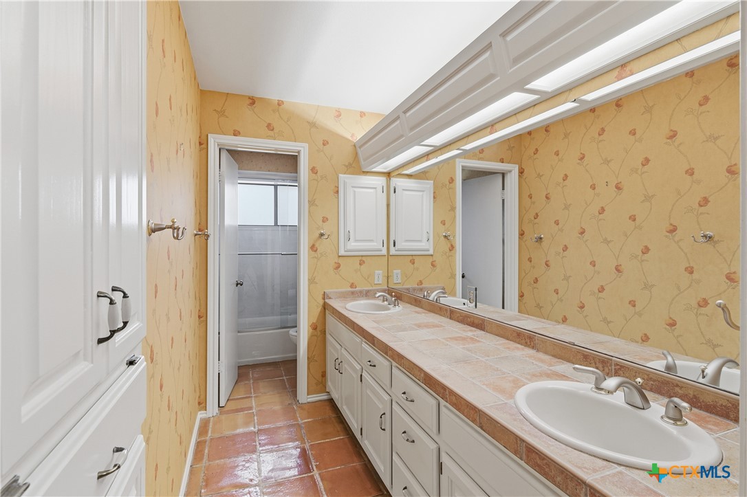 202 Wedgewood Seguin, TX 78155 - Photo 31 of 42