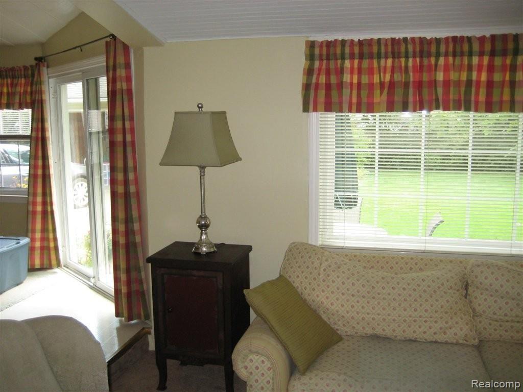 4088 Cumberland Road Berkley, MI 48072 - Photo 25 of 49 Family Room
