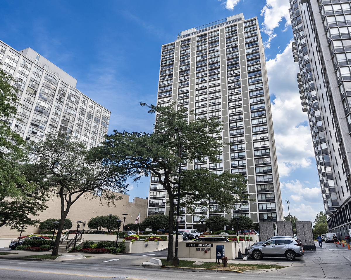 5733 North Sheridan Road, Unit 4B Chicago, IL 60660 - Photo 1 of 22 Gallery Image 1
