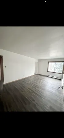 $1,525 | 1571 South 76th Street, West Allis, WI 53214