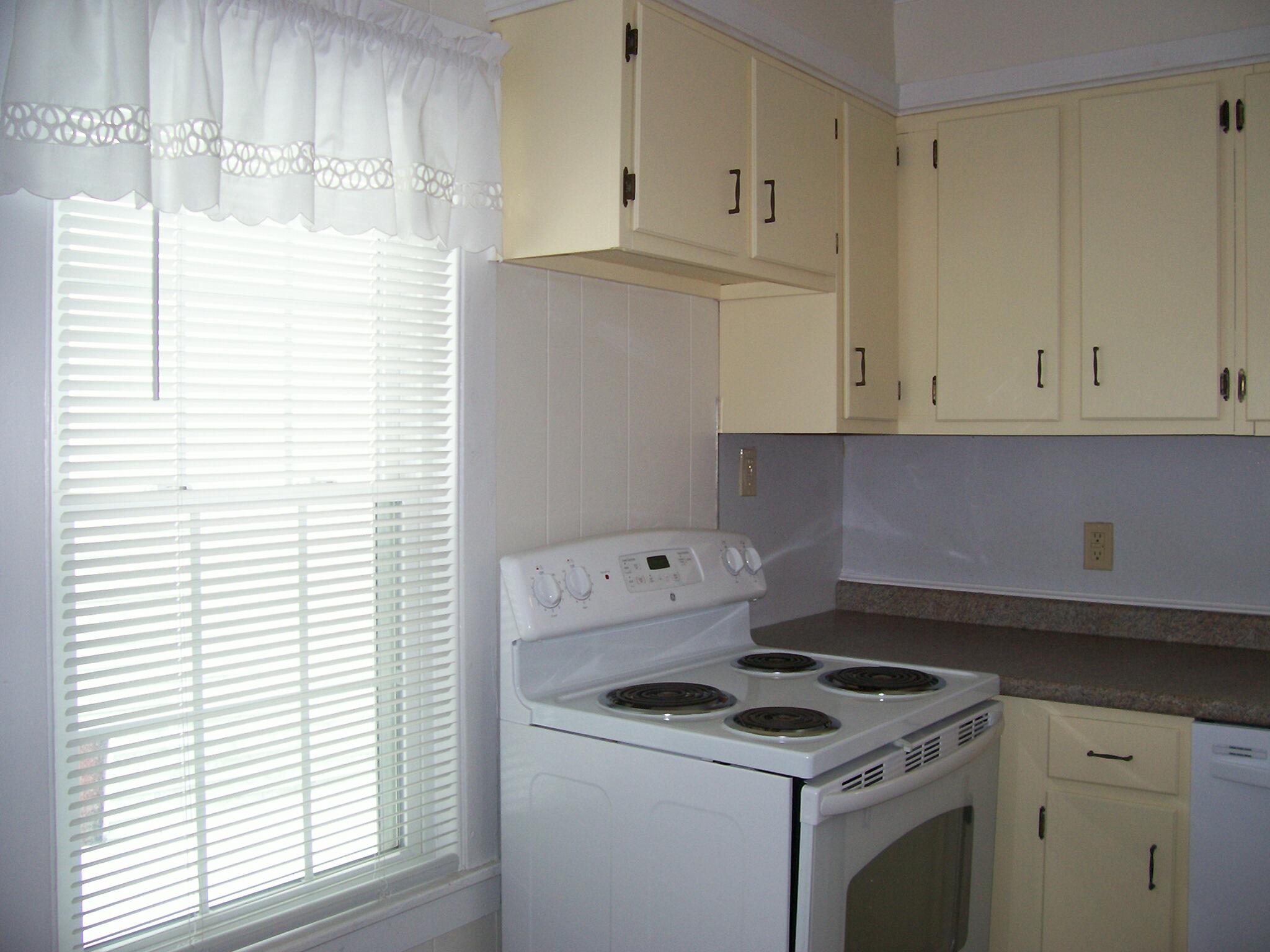 11-13 Maple Street Brunswick, ME 04011 - Photo 32 of 59 F Kitchen photo window