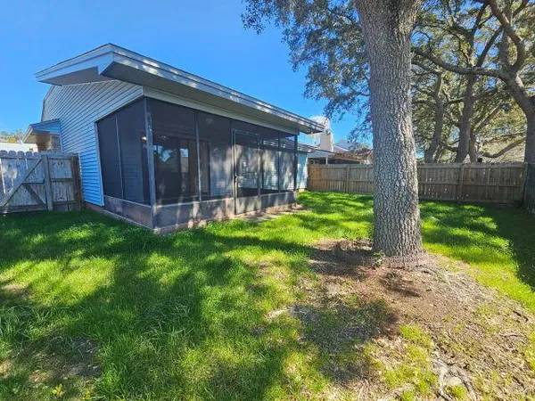 $1,950 | 360 Evergreen Avenue, Niceville, FL 32578