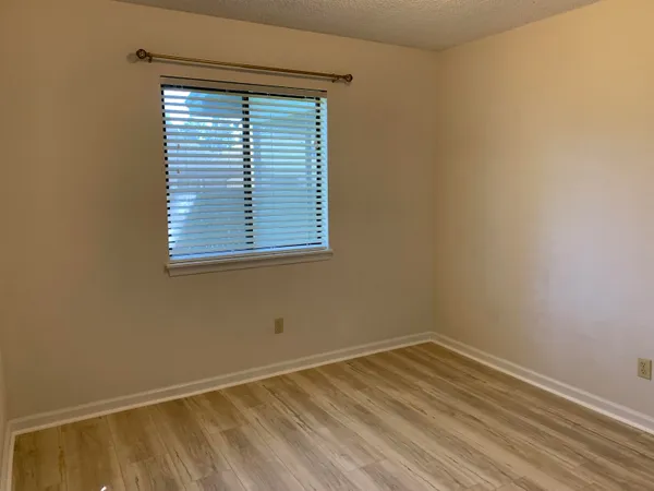 $1,950 | 360 Evergreen Avenue, Niceville, FL 32578