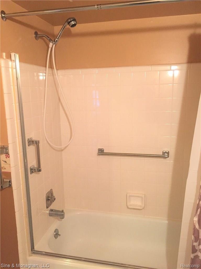 1821 Reis Court, Unit 178 Rochester, MI 48309 - Photo 11 of 39 11.JPG