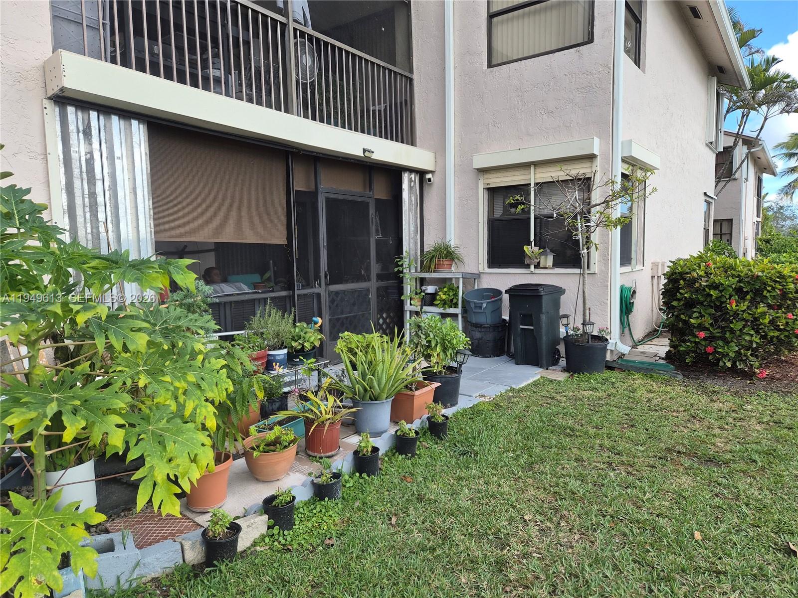 800 Independence Drive, Unit 800F Homestead, FL 33034 - Photo 23 of 26 a backyard of a house with a garden and plants