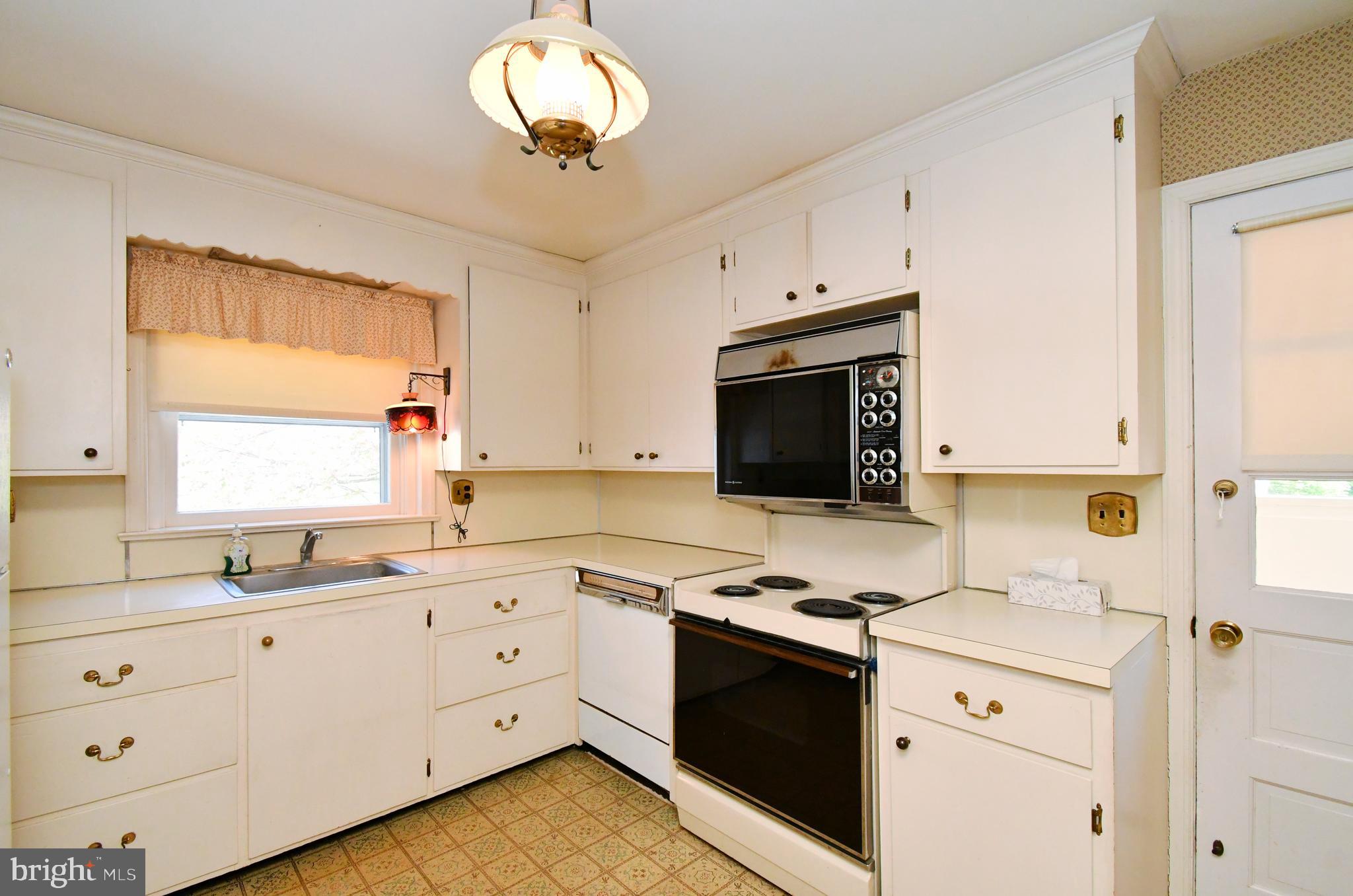 302 Locust Road Fort Washington, PA 19034 - Photo 15 of 62 Gallery Image 15