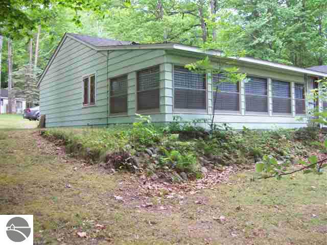 625 Dyer Road Rose City, MI 48654 - Photo 2 of 8 1751381-1.JPG