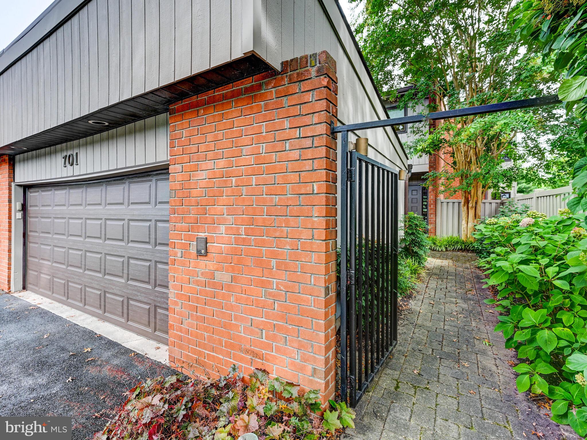 Welcome to 701 Old Crossing Drive