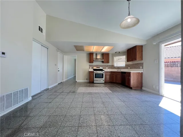 $2,600 | 37547 Lilacview Avenue, Palmdale, CA 93550