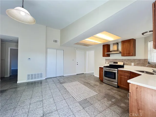 $2,600 | 37547 Lilacview Avenue, Palmdale, CA 93550