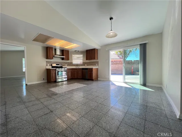 $2,600 | 37547 Lilacview Avenue, Palmdale, CA 93550