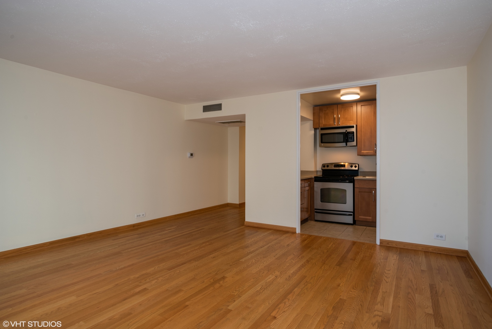 260 East Chestnut Street, Unit 906 Chicago, IL 60611 - Photo 5 of 14