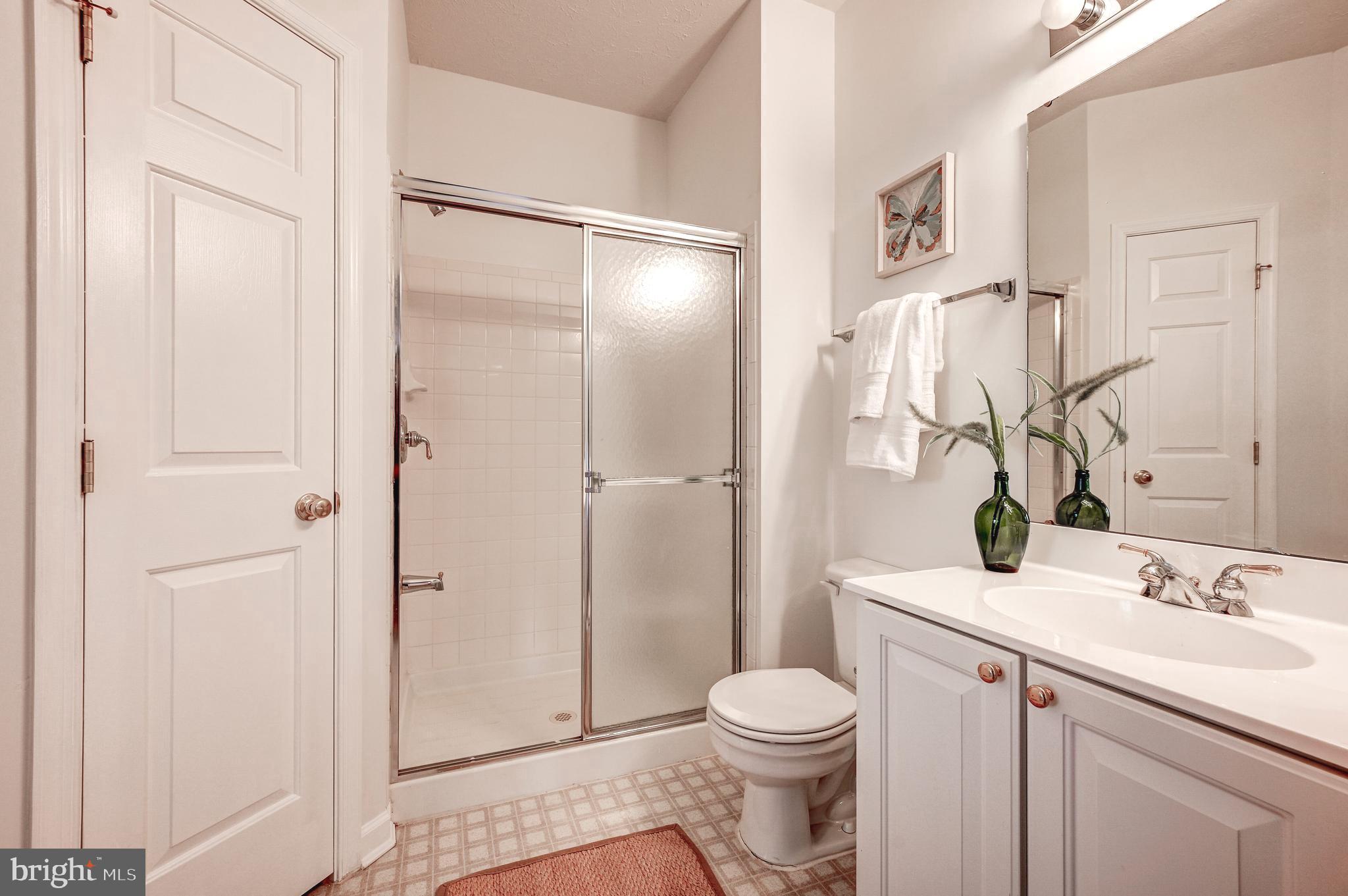 4814 Brightleaf Court, Unit 4814 Rosedale, MD 21237 - Photo 19 of 23 Hall/En Suite Bath