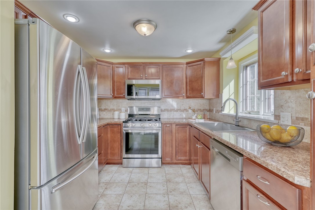 746 Levelle Court Webster, NY 14580 - Photo 3 of 44