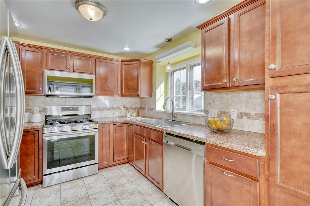 746 Levelle Court Webster, NY 14580 - Photo 4 of 44