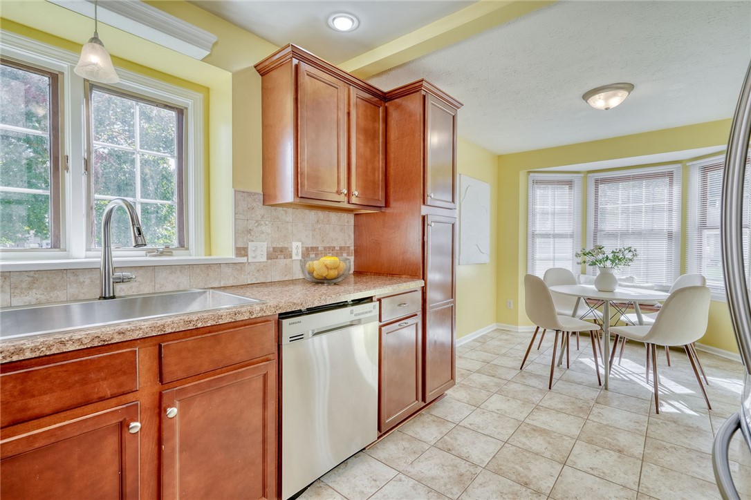 746 Levelle Court Webster, NY 14580 - Photo 8 of 44