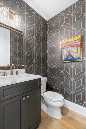 $1,375,000 | 1517 West Barry Avenue, Unit 2W, Chicago, IL 60657