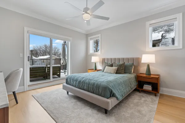$1,375,000 | 1517 West Barry Avenue, Unit 2W, Chicago, IL 60657