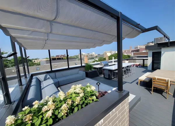 $1,375,000 | 1517 West Barry Avenue, Unit 2W, Chicago, IL 60657