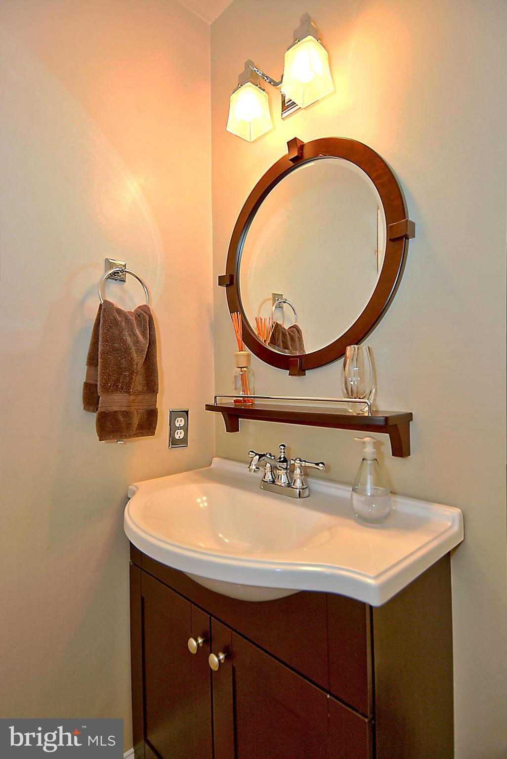11015 Gainsborough Road Potomac, MD 20854 - Photo 13 of 27 Bath