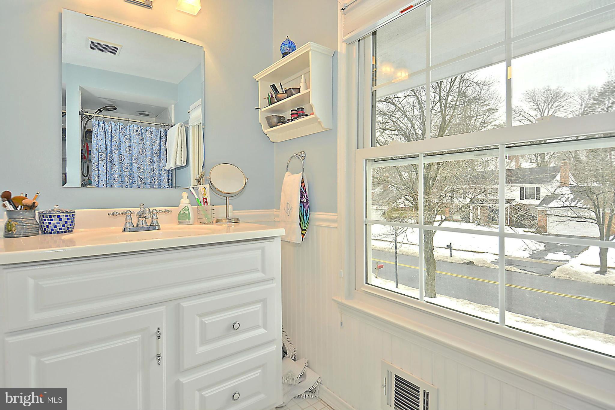 11015 Gainsborough Road Potomac, MD 20854 - Photo 16 of 27 Bath (Master)