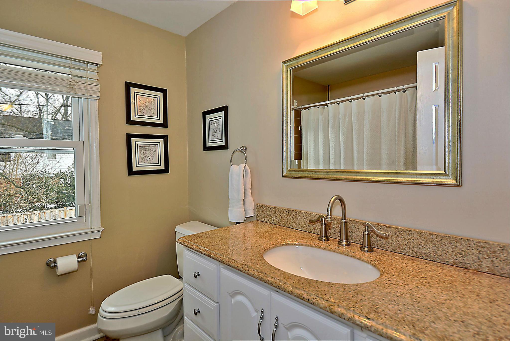 11015 Gainsborough Road Potomac, MD 20854 - Photo 19 of 27 Bath