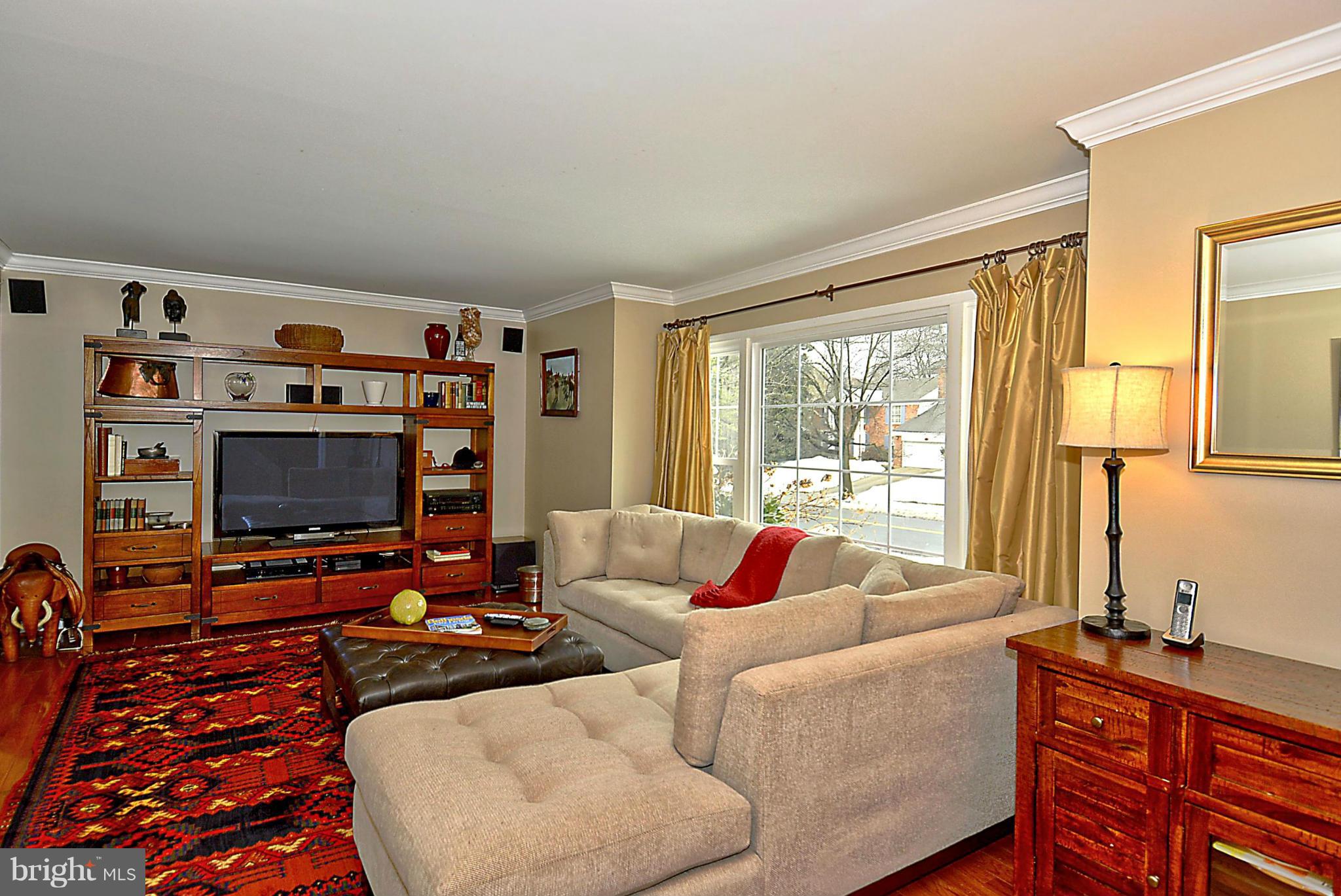 11015 Gainsborough Road Potomac, MD 20854 - Photo 4 of 27 Living Room