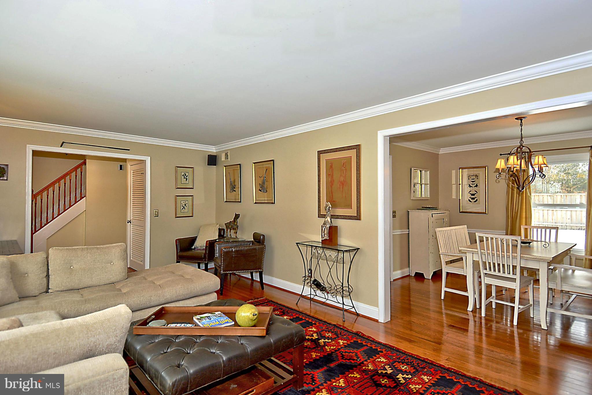 11015 Gainsborough Road Potomac, MD 20854 - Photo 5 of 27 Living Room
