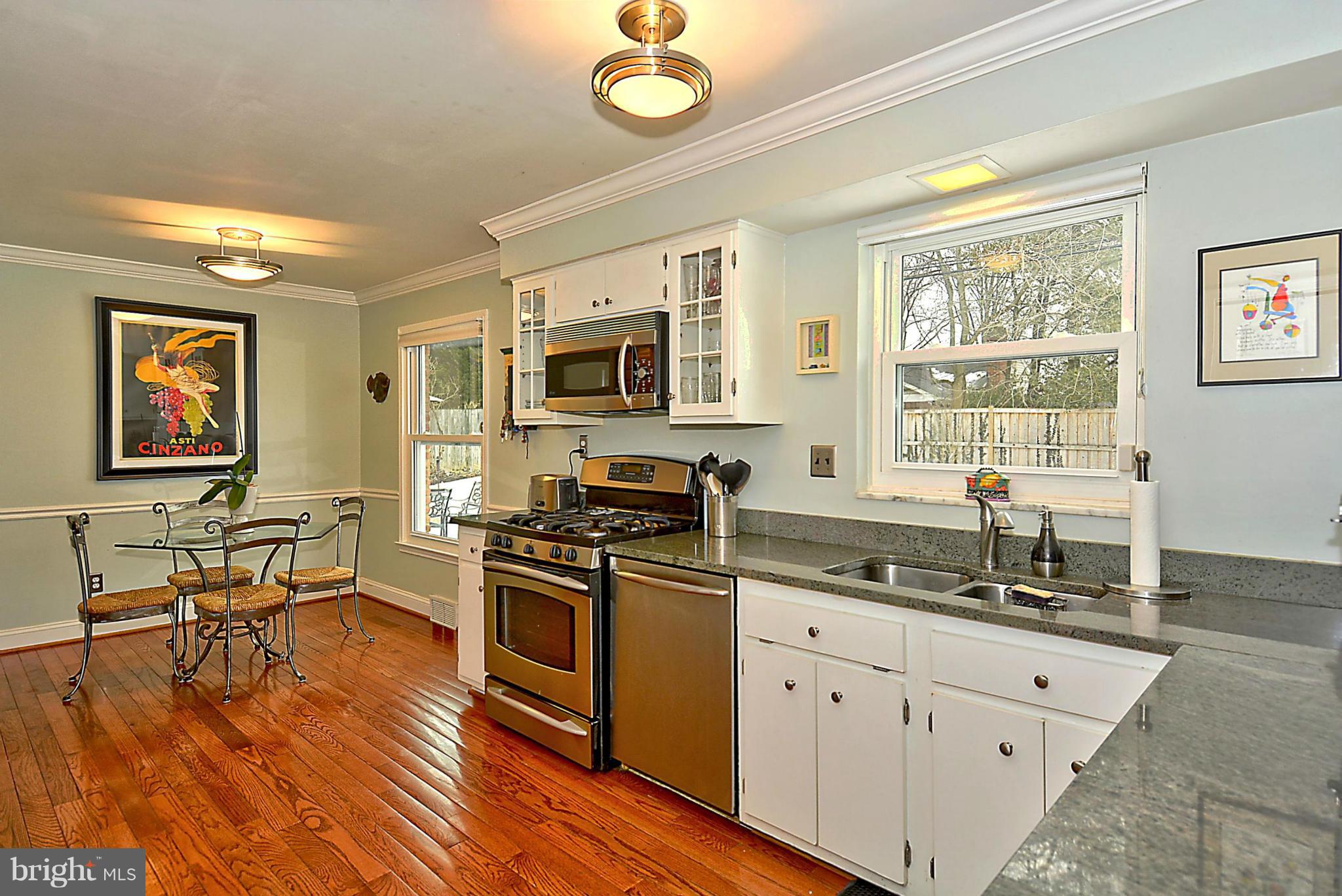 11015 Gainsborough Road Potomac, MD 20854 - Photo 6 of 27 Kitchen