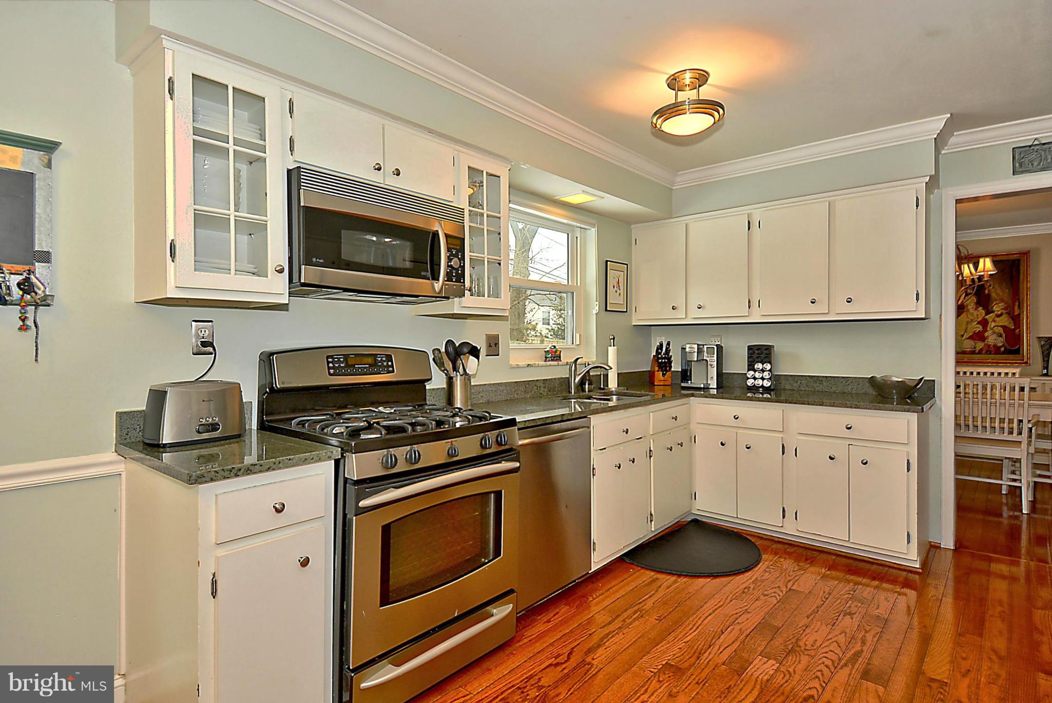 11015 Gainsborough Road Potomac, MD 20854 - Photo 7 of 27 Kitchen