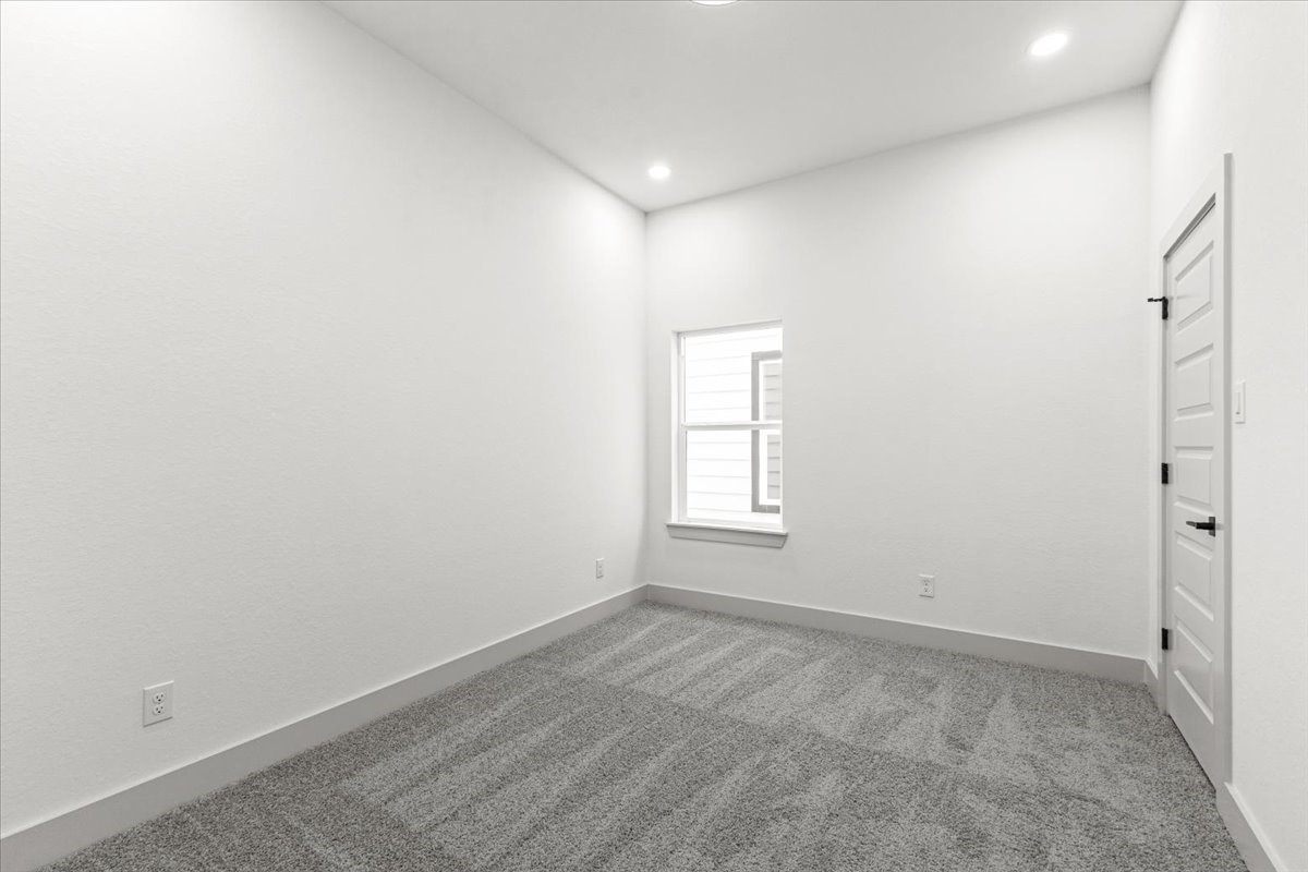 9821 Turnbow Street, Unit CD Houston, TX 77029 - Photo 14 of 27 Secondary bedroom