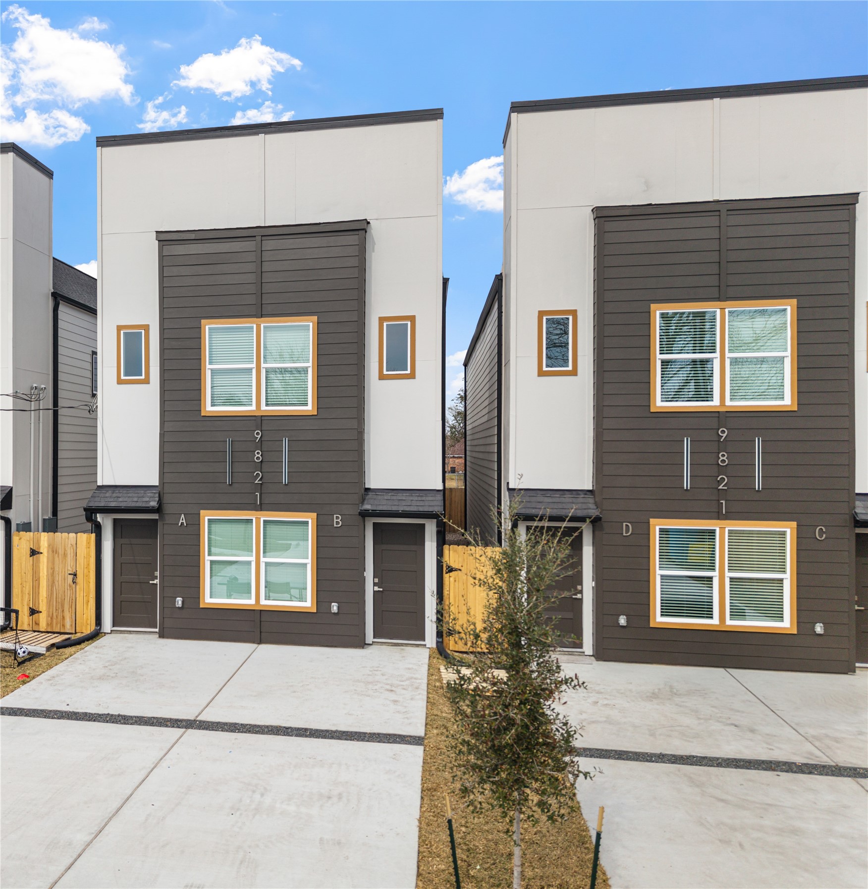 9821 Turnbow Street, Unit CD Houston, TX 77029 - Photo 2 of 27 Exterior view 9821 AB, and CD