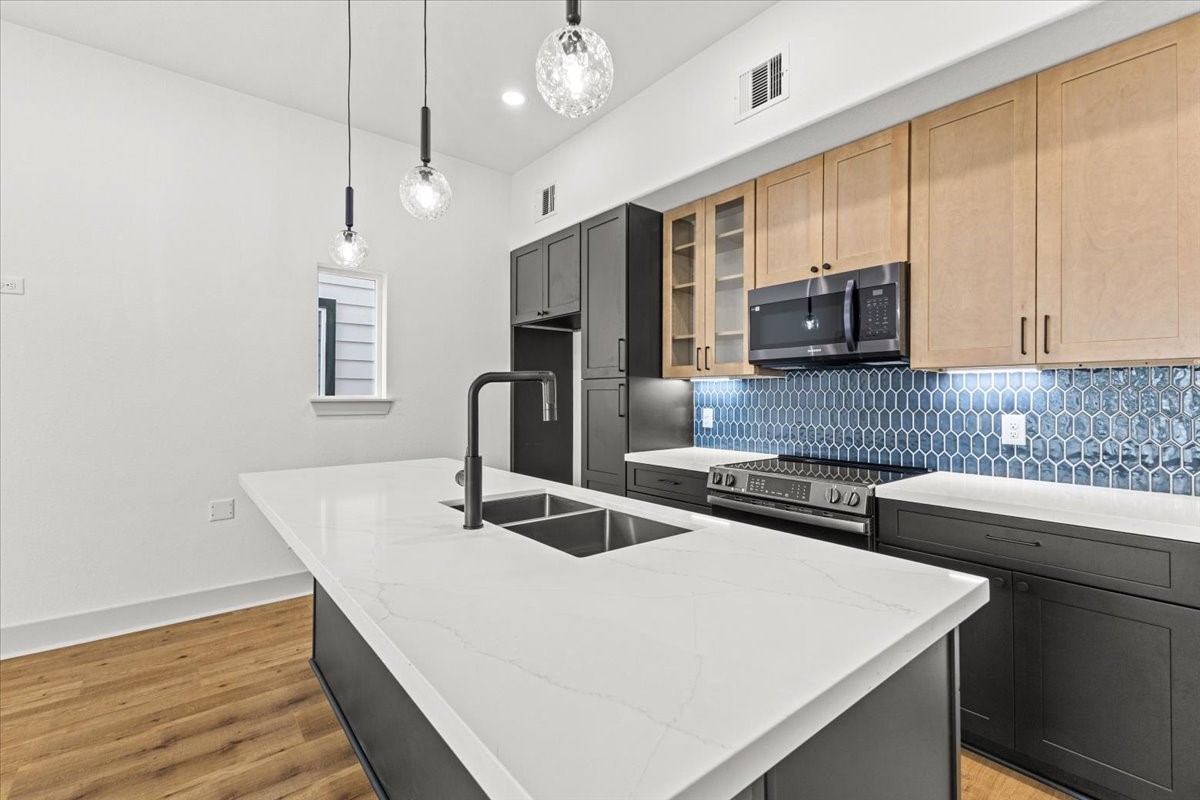 9821 Turnbow Street, Unit CD Houston, TX 77029 - Photo 22 of 27 Kitchen view of 9821 Turnbow D