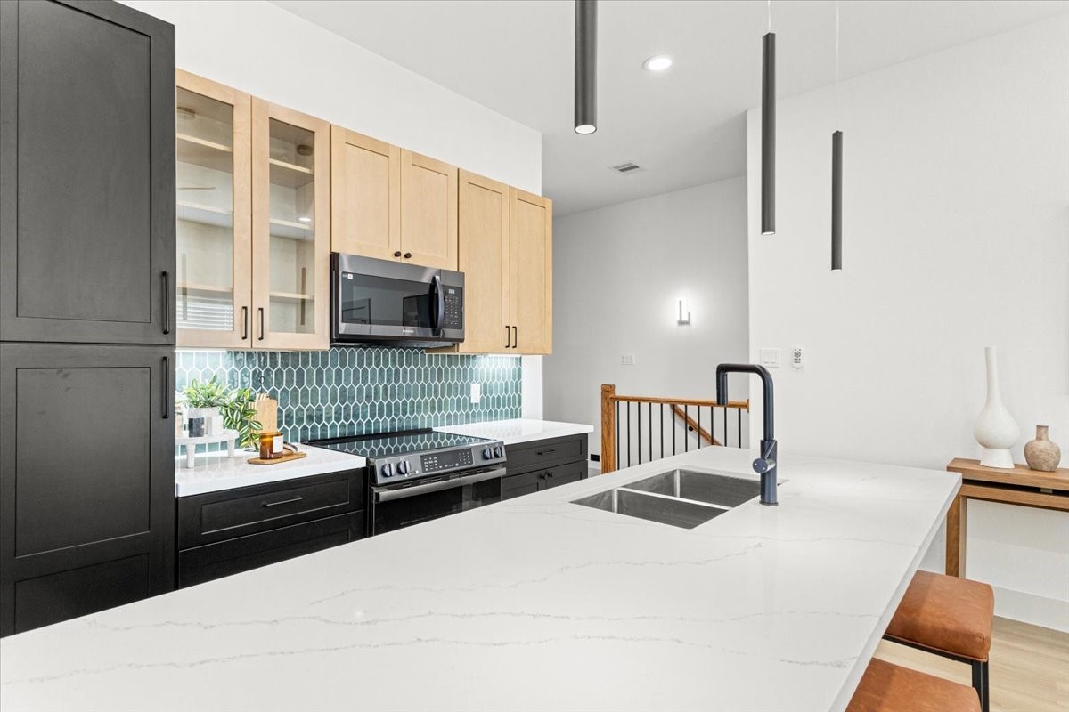 9821 Turnbow Street, Unit CD Houston, TX 77029 - Photo 7 of 27