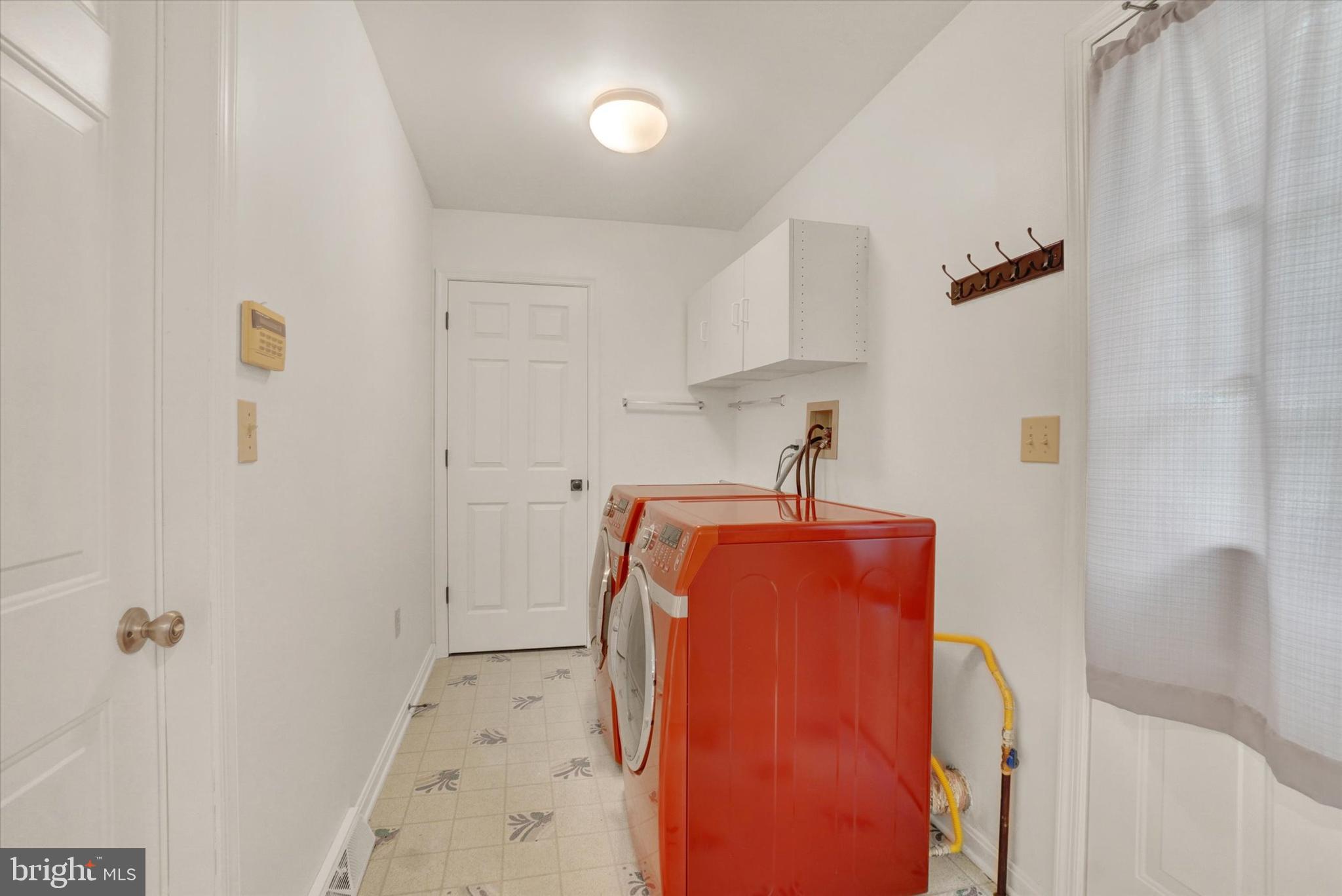 3617 Cheltenham Road York, PA 17402 - Photo 20 of 43 Laundry/Mud Room