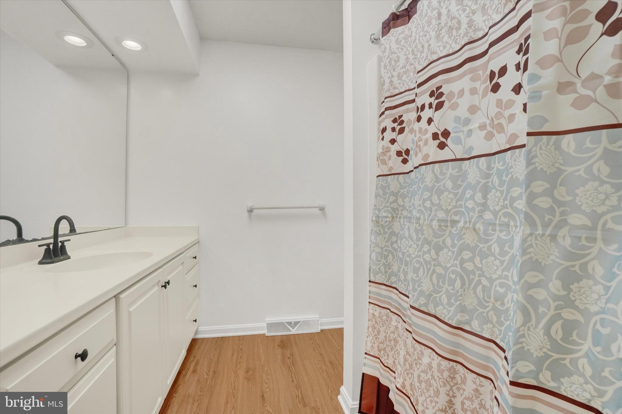 3617 Cheltenham Road York, PA 17402 - Photo 31 of 43 Hall Bath
