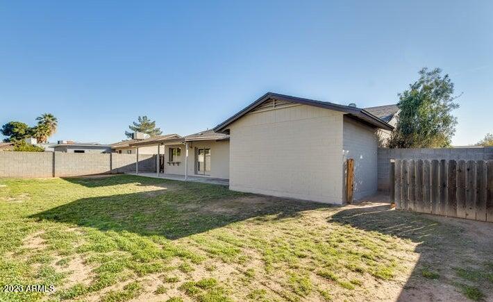 2536 East Commonwealth Circle Chandler, AZ 85225 - Photo 14 of 34 a backyard of a house with table and chairs