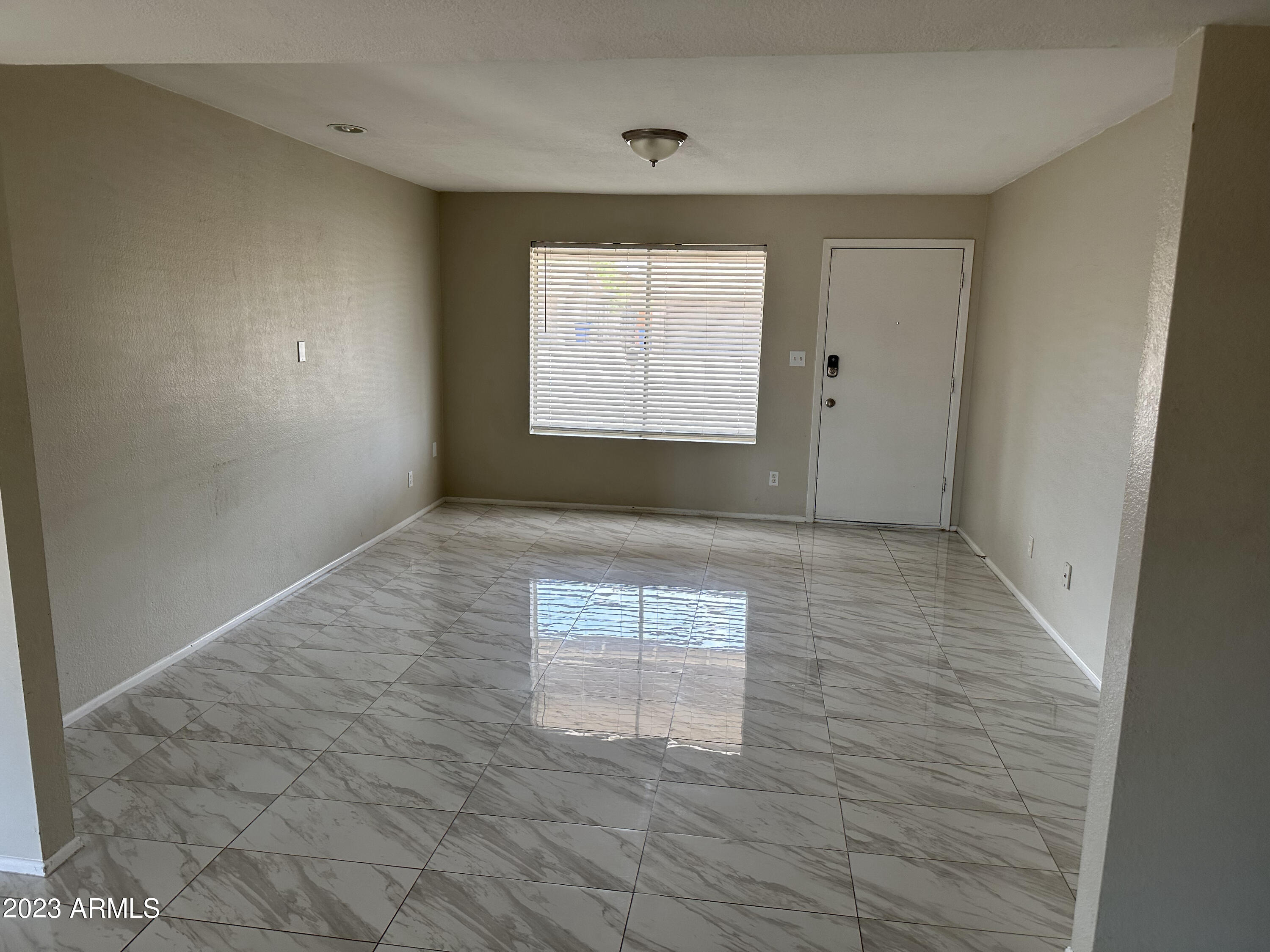 2536 East Commonwealth Circle Chandler, AZ 85225 - Photo 29 of 34 an empty room with windows