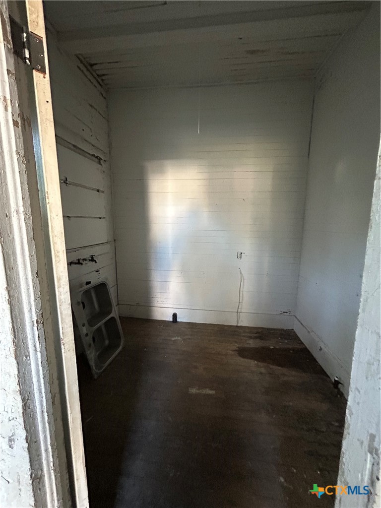 701 East River Street Victoria, TX 77901 - Photo 5 of 21 a view of empty room with window