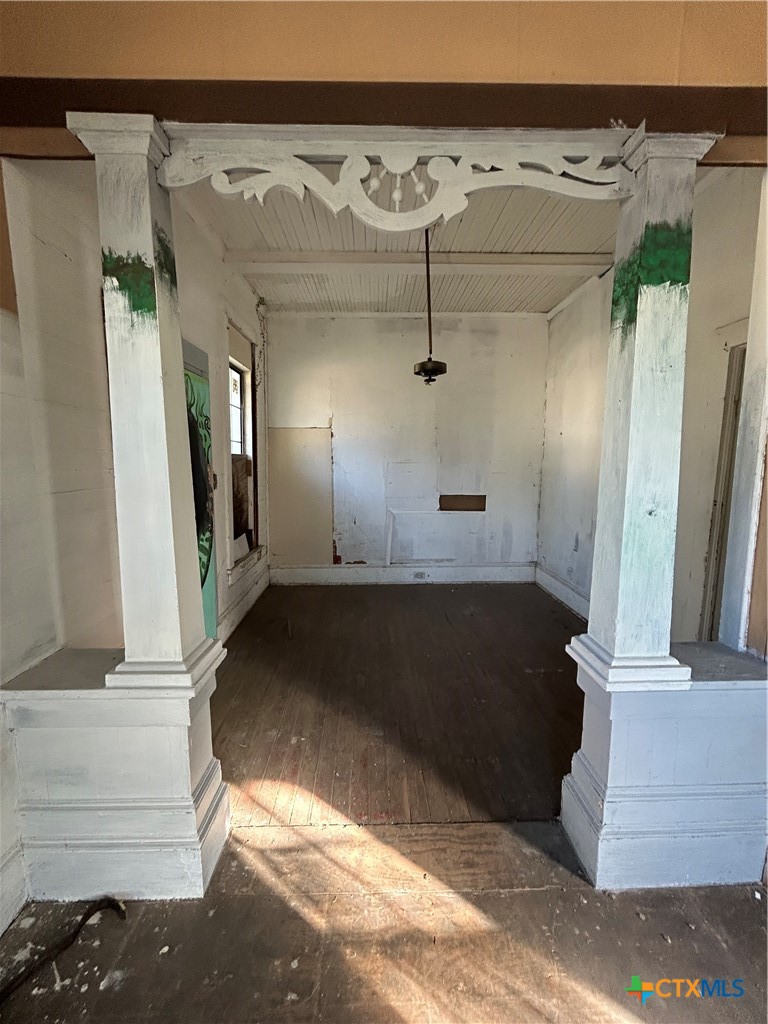 701 East River Street Victoria, TX 77901 - Photo 10 of 21 a view of entryway