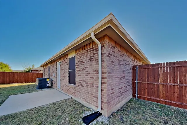 $2,200 | 807 Wild Prairie Drive, Arlington, TX 76002