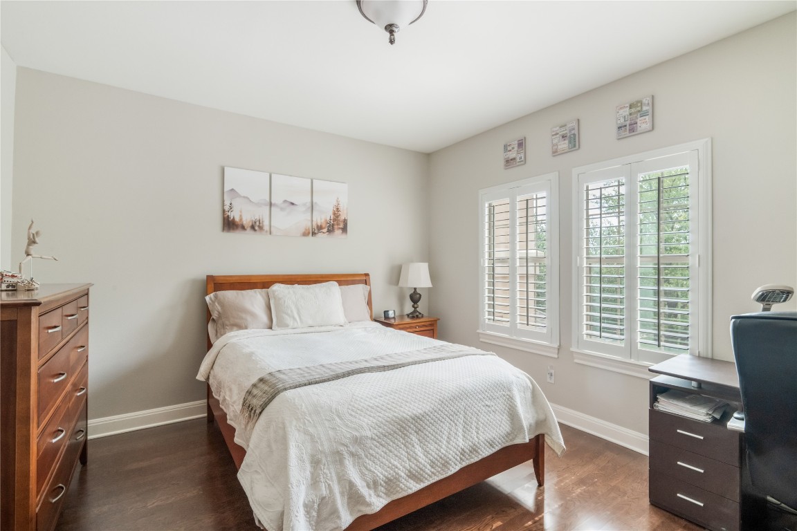 13301 Country Trails Lane Austin, TX 78732 - Photo 24 of 40 Second floor guest bedroom with en-suite full bath, and walk-in closet.