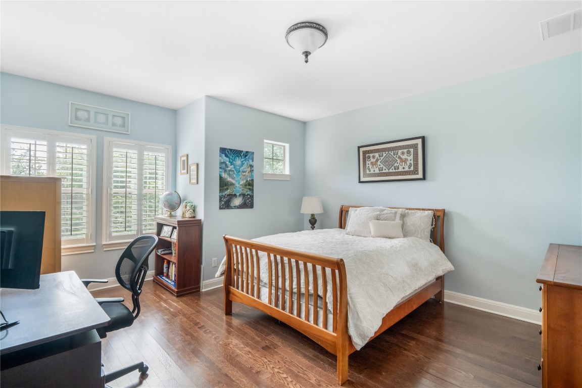 13301 Country Trails Lane Austin, TX 78732 - Photo 26 of 40 Second floor Bedroom with a large walk-in closet and a Jack-and-Jill Bathroom.