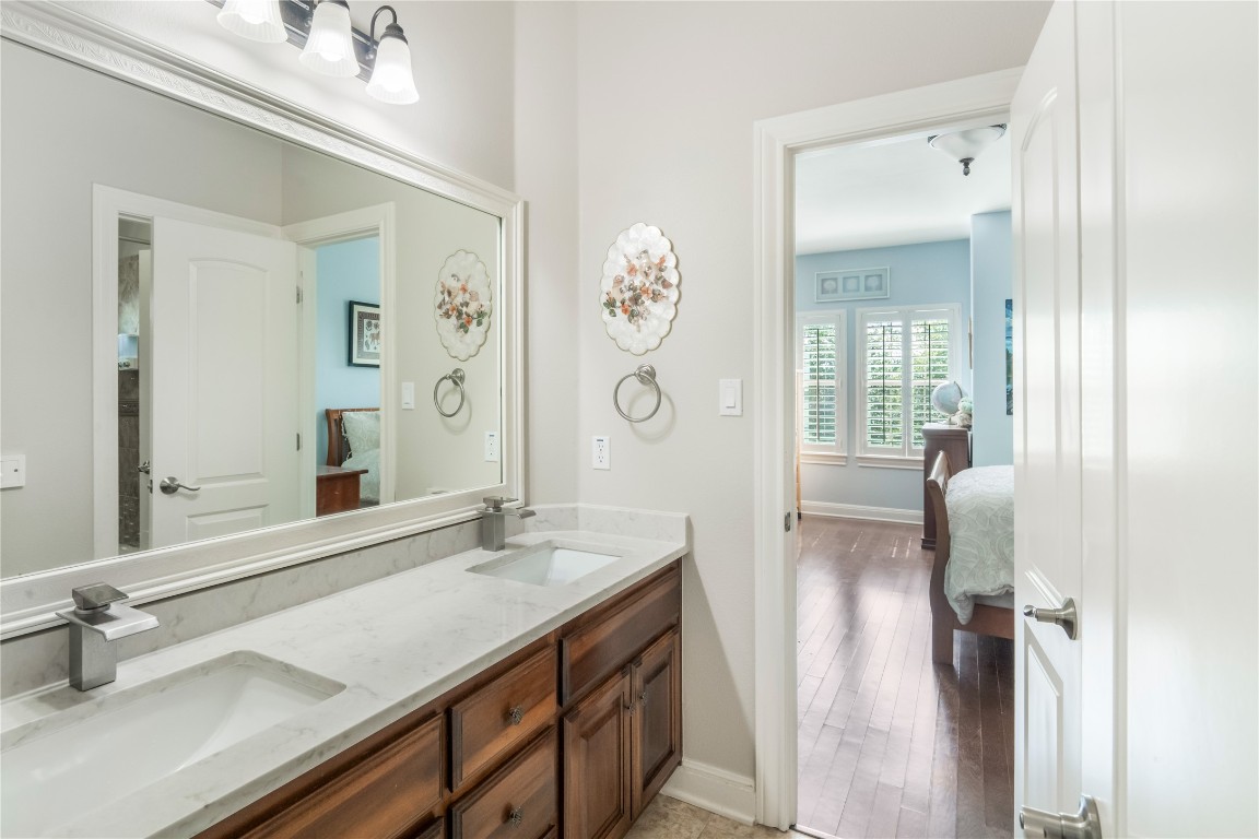 13301 Country Trails Lane Austin, TX 78732 - Photo 28 of 40 Second floor Jack-and-Jill Bathroom featuring double vanity, and quartz countertop.
