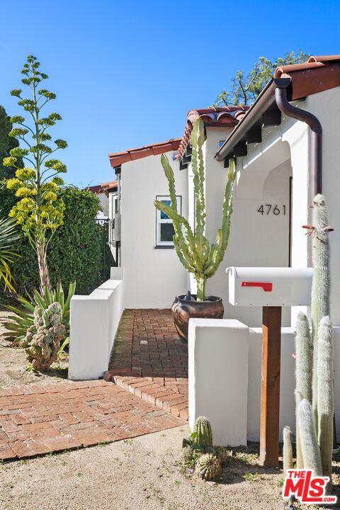 4761 Frieda Drive Los Angeles, CA 90065 - Photo 2 of 23