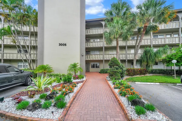 $274,900 | 3005 Portofino Isle, Unit N2, Coconut Creek, FL 33066