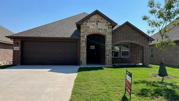 $1,900 | 905 Tippit Lane, Greenville, TX 75402